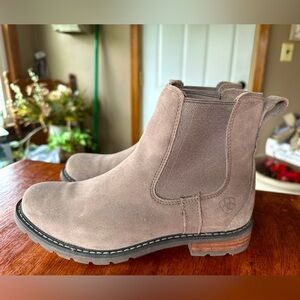 Women’s Ariat Waterproof Chelsea Boot 6.5M